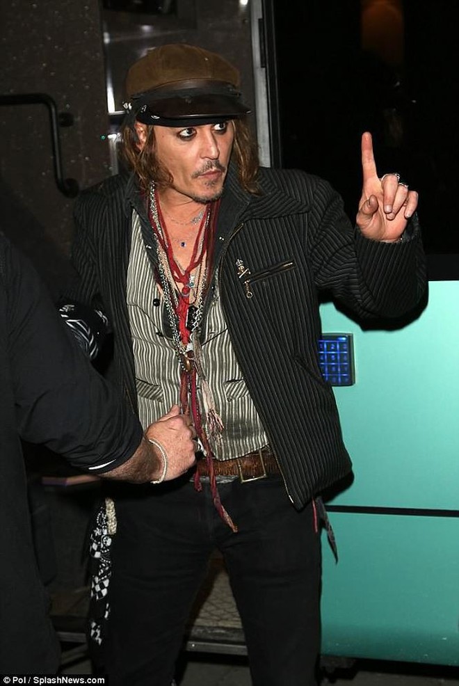 Johnny Depp ở đâu khi con trai nhập viện trong tình trạng nguy kịch?   - Ảnh 3.