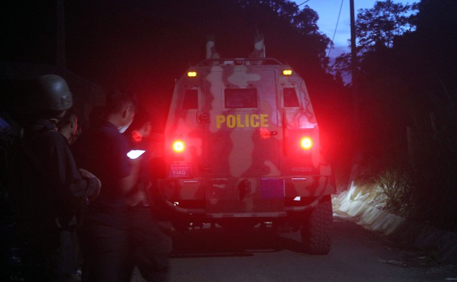 Cảnh sát lập chốt kiểm soát người ra vào thung lũng ma túy ở Lóng Luông - Ảnh 12.