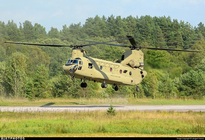 Sức mạnh trực thăng “quái vật trên không” CH-47 Chinook - Ảnh 8.