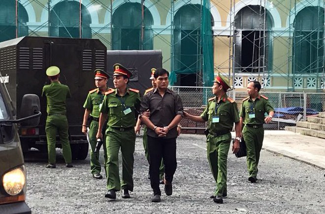 Thành viên băng khủng bố giết sạch, đốt sạch, phá sạch kêu gọi đồng bọn ăn năn hối cải - Ảnh 2.