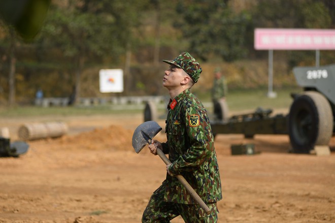 Bị phạt, Bảo Kun đuối sức ngất xỉu trên thao trường - Ảnh 8.