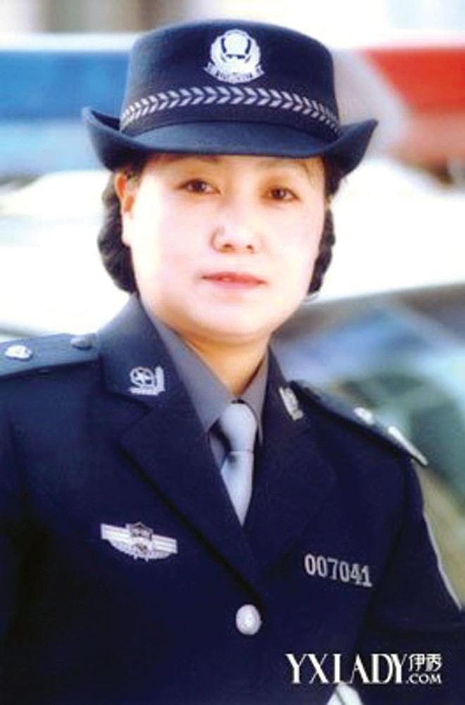 Các cách “trượt ngã” của nữ quan tham Trung Quốc   - Ảnh 1.