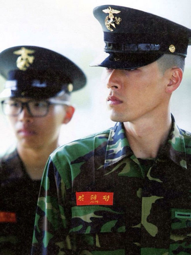 Dàn mỹ nam xứ Hàn khi vào quân ngũ: Người đẹp xuất sắc như đóng phim, kẻ xập xệ đến mức khó nhận ra - Ảnh 9.