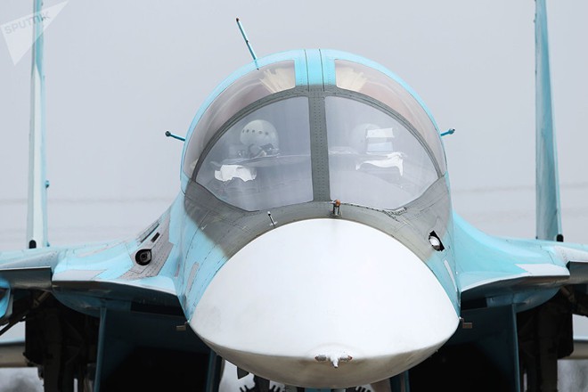 Tung hoành ở Syria, thú mỏ vịt Su-34 Nga là cỗ máy tấn công sấm sét nhất thế giới - Ảnh 1.