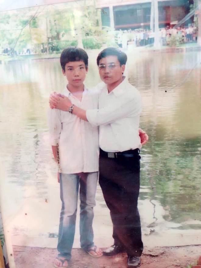 Câu chuyện của thanh niên 27 tuổi, mẹ bỏ đi từ hồi lên 6, 21 năm qua bố là tất cả! - Ảnh 2.