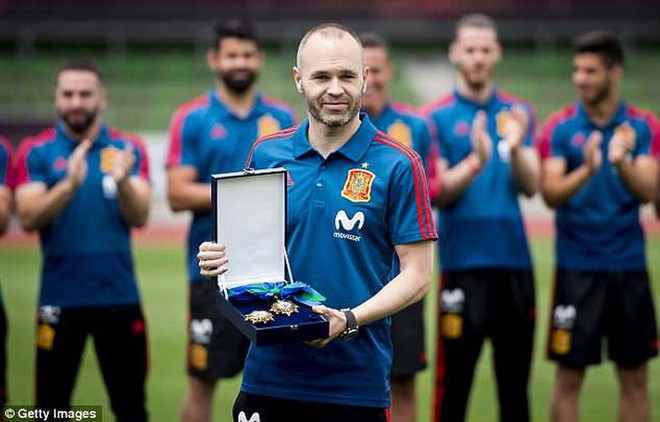 Iniesta bất ngờ bỏ ngỏ khả năng chia tay đội tuyển Tây Ban Nha - Ảnh 2.