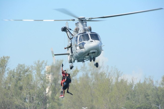 Chùm ảnh AS565 MBe Panther: Trực thăng săn ngầm mạnh nhất hiện nay - Ảnh 14.