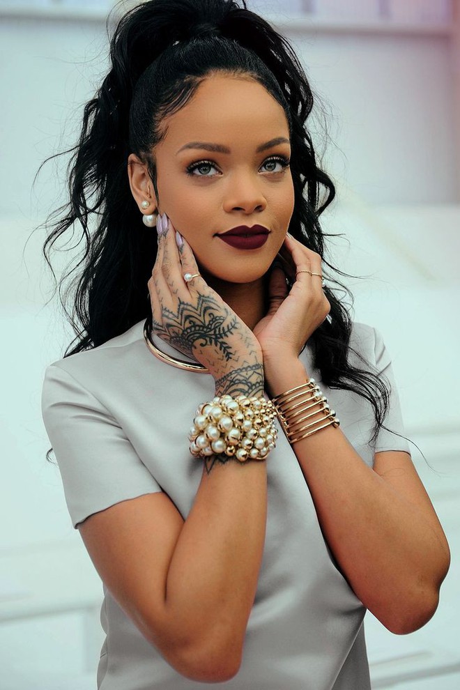 Cuộc đời kỳ lạ của ngôi sao danh tiếng Rihanna ở tuổi 30 - Ảnh 11.