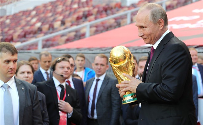 Người Nga sẽ thu được bao nhiêu tiền từ World Cup 2018? - Ảnh 1.