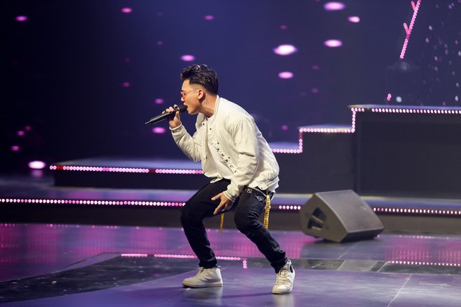 Đức Phúc ngồi ghế giám khảo Dự án số 1: Nhận xét sốc, gây cười và khiến thí sinh sửng sốt - Ảnh 3.