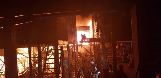 Hỏa hoạn thiêu rụi nhà cửa của 60 gia đình người Campuchia gốc Việt - Ảnh 2.