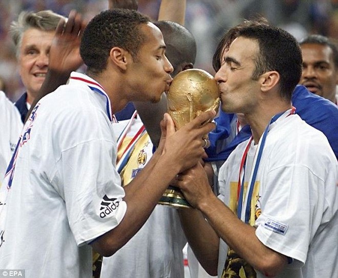 Bỉ và Pháp đấu bán kết, Thierry Henry hát quốc ca nào? - Ảnh 1.