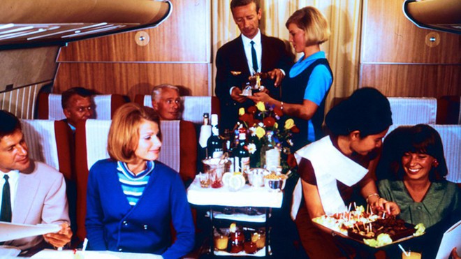 20 bức ảnh cho thấy bữa ăn trên máy bay ngày xưa có còn sang chảnh hơn nhà hàng 5 sao bây giờ - Ảnh 17.