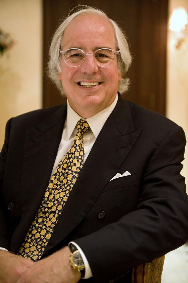 Frank Abagnale: Tên lừa đảo khét tiếng nhất nước Mỹ với tài đóng giả mọi nhân dạng - Ảnh 6.