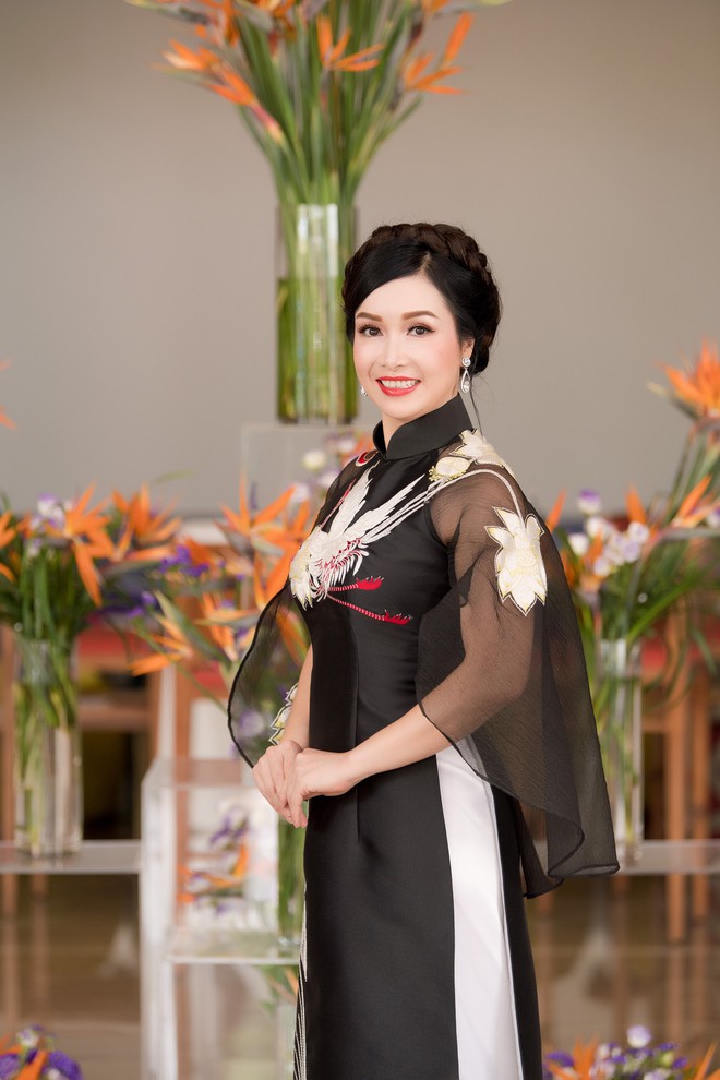 Hoa hậu đầu tiên của Việt Nam: Tôi có một người chồng rất lạ - Ảnh 2.