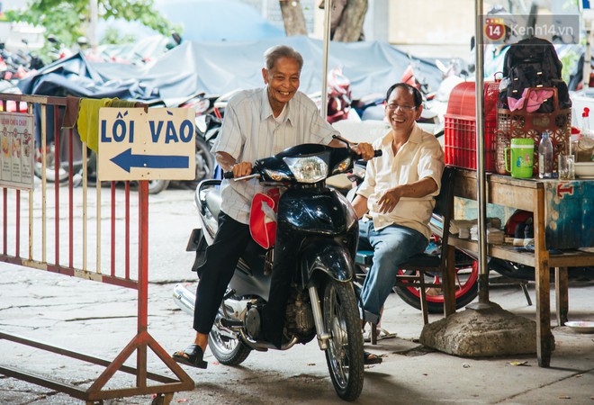 Chuyện ông cụ 77 tuổi ngồi ở thư viện Sài Gòn từ sáng đến tối mịt: Ăn cơm từ thiện, luyện học tiếng Anh - Ảnh 7.