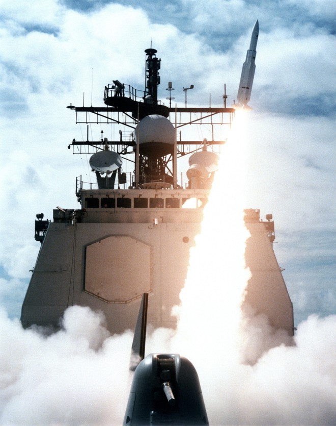 Lật lại vụ chiến hạm Mỹ bắn rơi máy bay dân sự Iran - Ảnh 2.