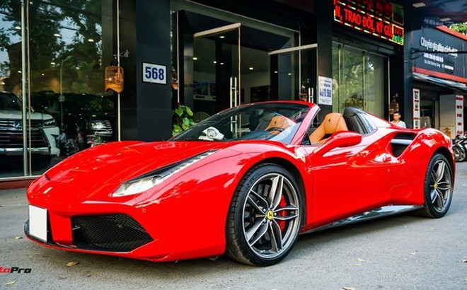 Ferrari 488 Spider Kí Gửi Tại Showroom Xe Cũ Hà Nội Với