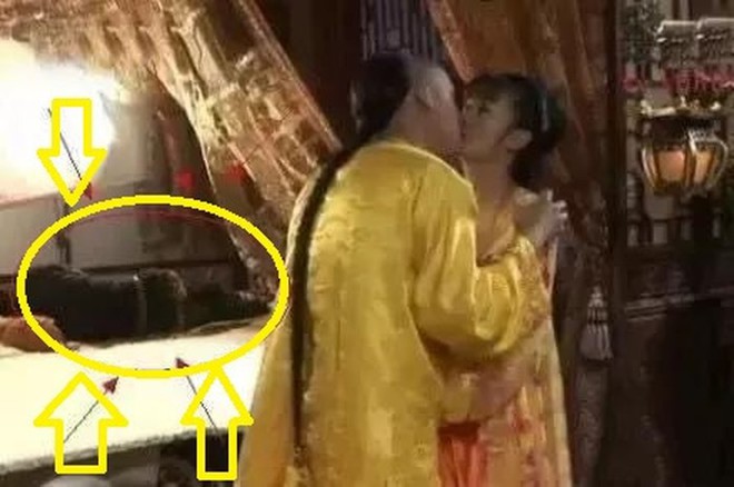 Cười bò với sạn ngớ ngẩn trong phim Hoa ngữ: Đồ vật hiện đại xuyên không về thời xưa, diễn viên quần chúng bất chấp phá hoại cảnh quay - Ảnh 4.