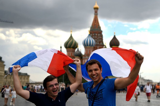 CĐV Pháp và Croatia mở hội tại Moscow trước thềm trận chung kết World Cup - Ảnh 7.