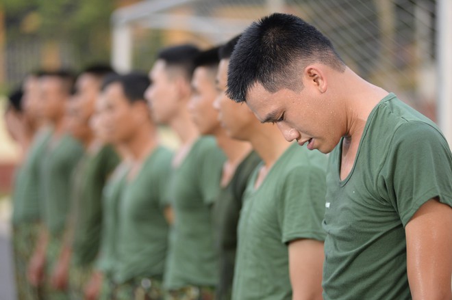 Sao nhập ngũ: Mr. Cần Trô Xuân Nghị sức khỏe kém, không chống đẩy đúng nổi 1 lần - Ảnh 3.