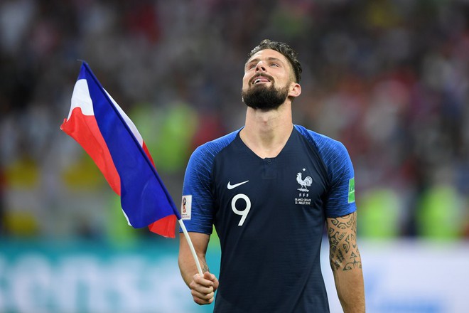 Giroud: Cả World Cup chỉ biết sút trượt, nhưng lúc ăn mừng lại chọn vị trí rất tinh tế - Ảnh 3.