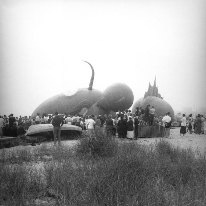 Rắn khổng lồ Nantucket 1937: Con quái vật biển gây rúng động giới khoa học, làm dân tình khiếp sợ xanh mặt hóa ra chỉ là... bong bóng đồ chơi - Ảnh 9.