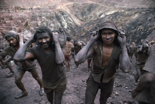 Những hình ảnh tại mỏ vàng Serra Pelada năm 1985: Khi giấc mơ làm giàu phải trả giá bằng những điều khủng khiếp - Ảnh 10.