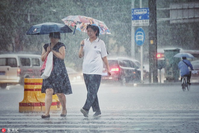 24h qua ảnh: Bão Sơn Tinh gây ngập lụt ở Philippines - Ảnh 7.