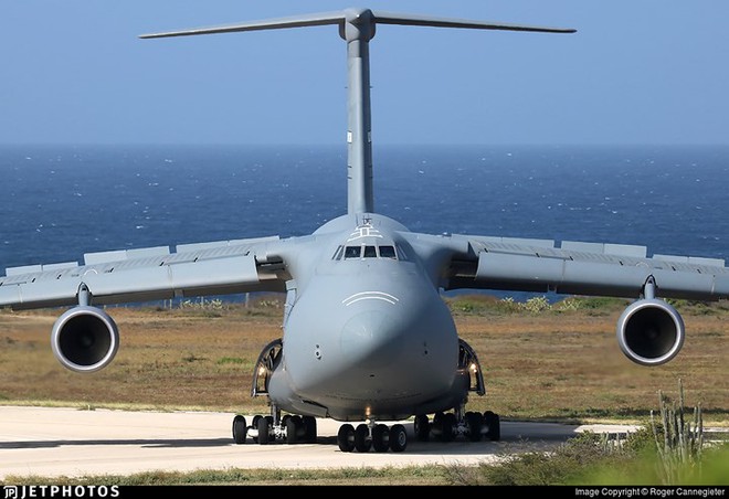 Cận cảnh sức mạnh siêu phàm của “lực sĩ bay” C-5M Super Galaxy - Ảnh 13.