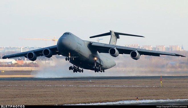 Cận cảnh sức mạnh siêu phàm của “lực sĩ bay” C-5M Super Galaxy - Ảnh 14.