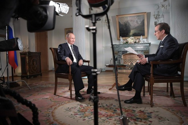 Cuộc phỏng vấn căng thẳng: TT Putin nói về chuyện thôn tính Crimea, tên lửa vô địch mới của Nga - Ảnh 5.