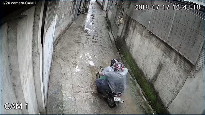 Hà Nội: Cư dân mạng truy tìm thanh niên mặc áo GrabBike chở bạn đi trộm chó nhiều lần - Ảnh 3.