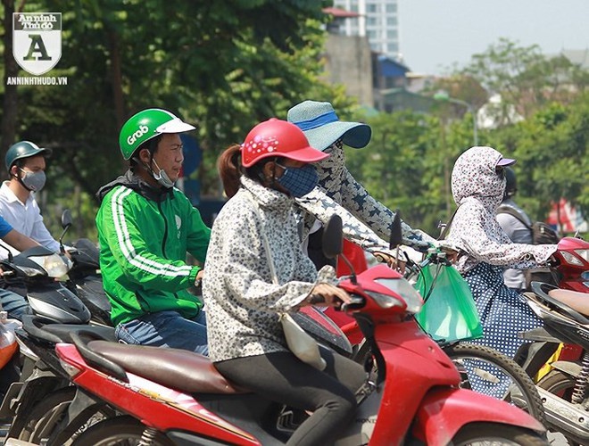 [ẢNH] Nắng nóng kéo dài, lại lo nguy cơ tai nạn giao thông cho những ninja đi xe máy - Ảnh 11.