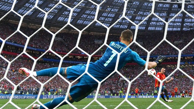 Sergio Ramos đổ lệ đầm đìa, cả nước Nga nổ tung với chiến thắng lịch sử - Ảnh 2.
