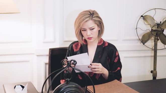 Ca sĩ Bảo Ngọc khoe làn da trắng sứ, gợi cảm trong MV mới - Ảnh 6.