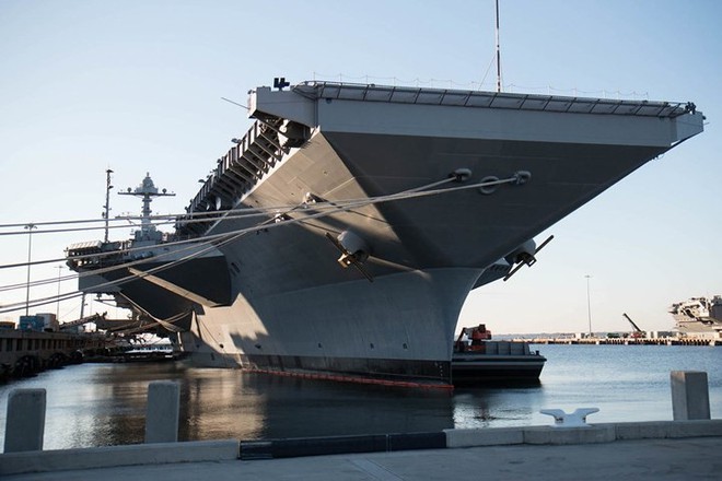 Cận cảnh tàu sân bay USS Gerald R. Ford lớn nhất thế giới - Ảnh 1.