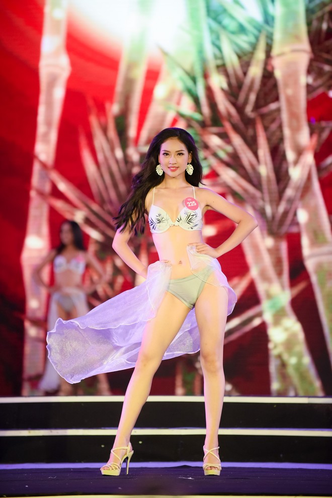 Màn diễn bikini nóng bỏng của 38 thí sinh lọt chung khảo phía Bắc Hoa hậu Việt Nam - Ảnh 17.
