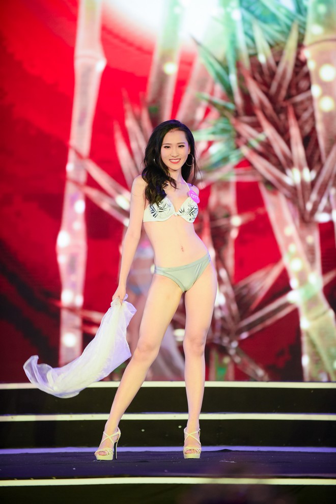 Màn diễn bikini nóng bỏng của 38 thí sinh lọt chung khảo phía Bắc Hoa hậu Việt Nam - Ảnh 10.