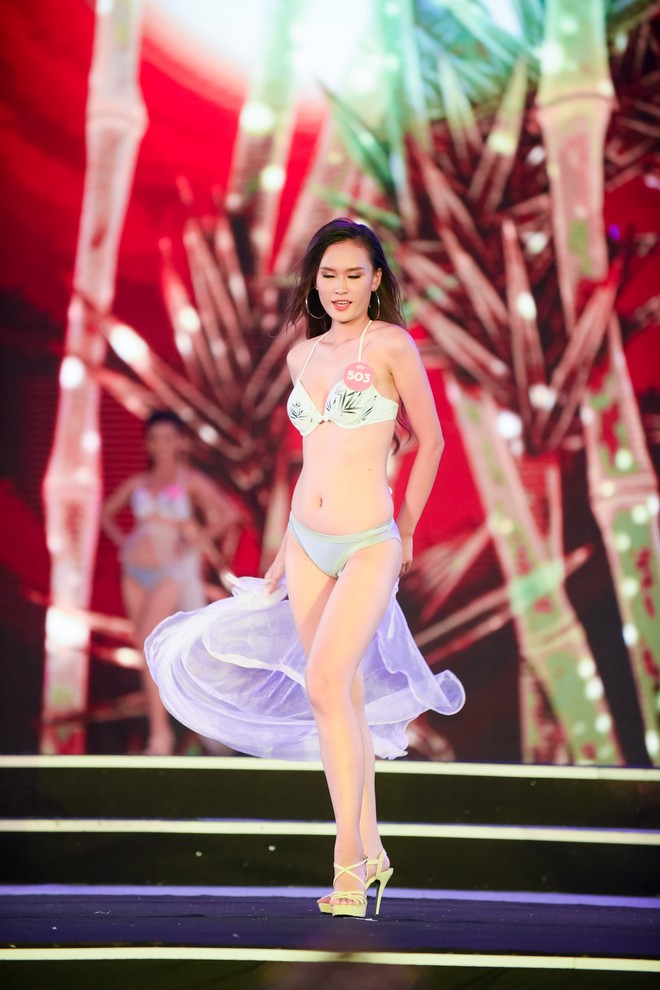 Màn diễn bikini nóng bỏng của 38 thí sinh lọt chung khảo phía Bắc Hoa hậu Việt Nam - Ảnh 9.