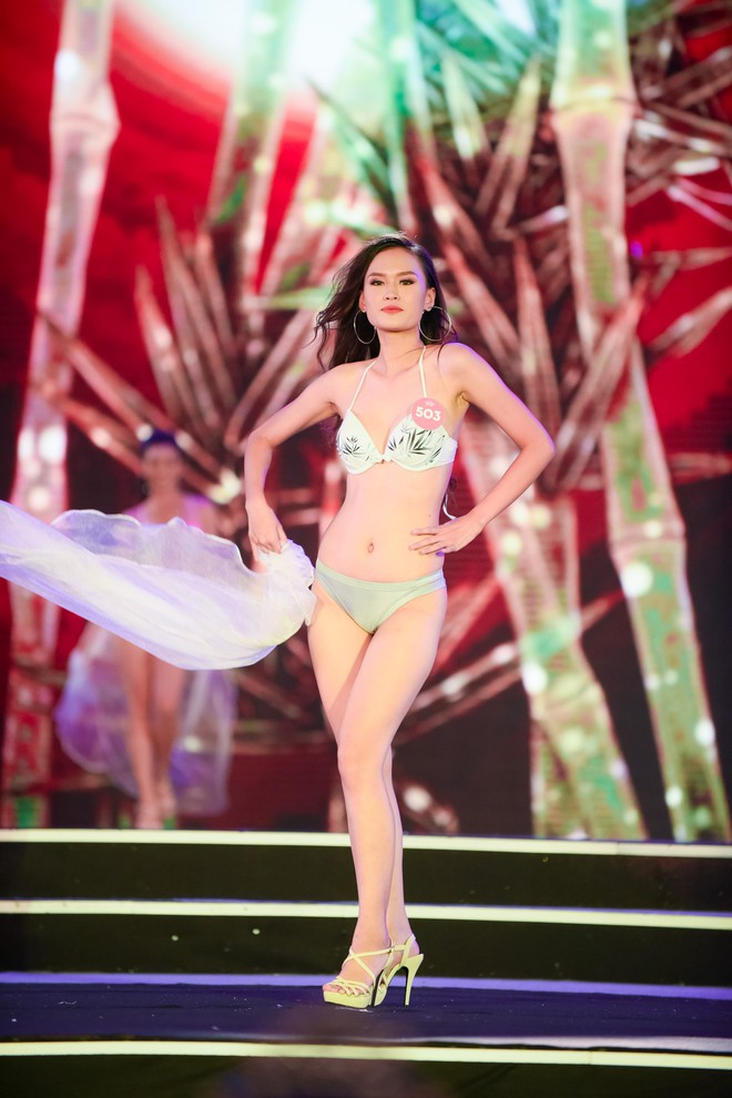 Màn diễn bikini nóng bỏng của 38 thí sinh lọt chung khảo phía Bắc Hoa hậu Việt Nam - Ảnh 8.