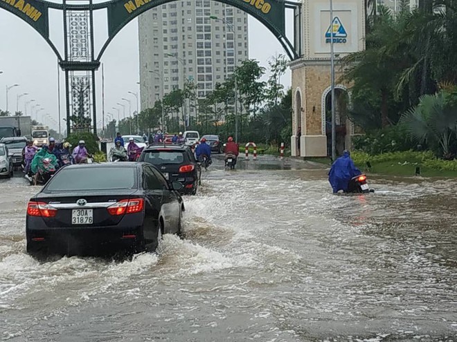 Mưa lụt mệt mỏi là mà còn bị người yêu hành bắt đi mua đồ ăn, chàng trai quyết định chia tay cô bạn gái quá đòi hỏi - Ảnh 1.