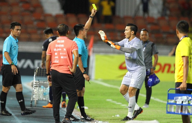 VAR lột trần hành vi ăn gian của thủ môn Thái Lan đúng phút 90+4 - Ảnh 3.