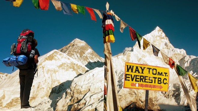 Những điều kỳ dị trên đỉnh Everest mà bạn sẽ không thể ngờ tới - Ảnh 1.