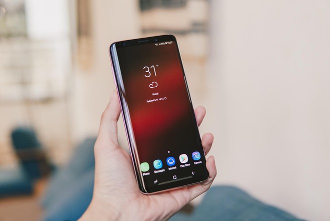 Galaxy S9+ Hoàng Kim lung linh thế này, bảo sao cả loạt tên tuổi Showbiz Việt cũng phải mê mệt - Ảnh 1.