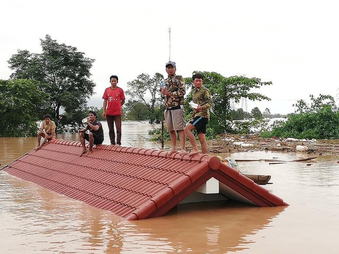 Những hình ảnh tang thương từ hiện trường vụ vỡ đập thủy điện ở Lào - Ảnh 10.