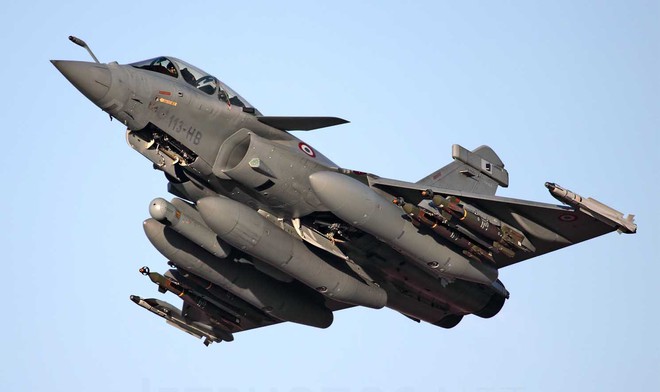 Ấn Độ sắp nhận tiêm kích Rafale 1 chấp 3 Su-30MKI Nga về... giá: Nuốt trái đắng? - Ảnh 1.