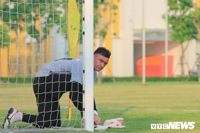 Đặng Văn Lâm: Cầu thủ Olympic Việt Nam không phải đối thủ của nhau - Ảnh 1.