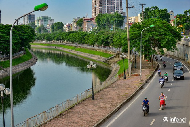 Bất ngờ hình ảnh sông Tô Lịch lột xác nên thơ sau đợt mưa dài ngày - Ảnh 17.