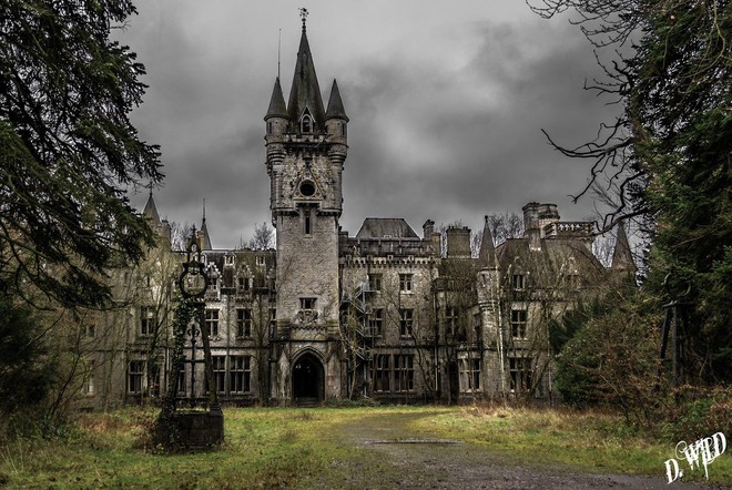 Lâu đài cổ bỏ hoang ở Bỉ: Từ niềm tự hào của giới quý tộc châu Âu đến trại trẻ mồ côi đáng sợ, giờ trở nên hoang tàn rùng rợn - Ảnh 3.